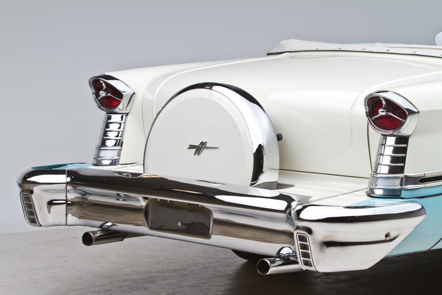  Oldsmobile Super 88 Convertible 1957 года  (фото 9 из 28)